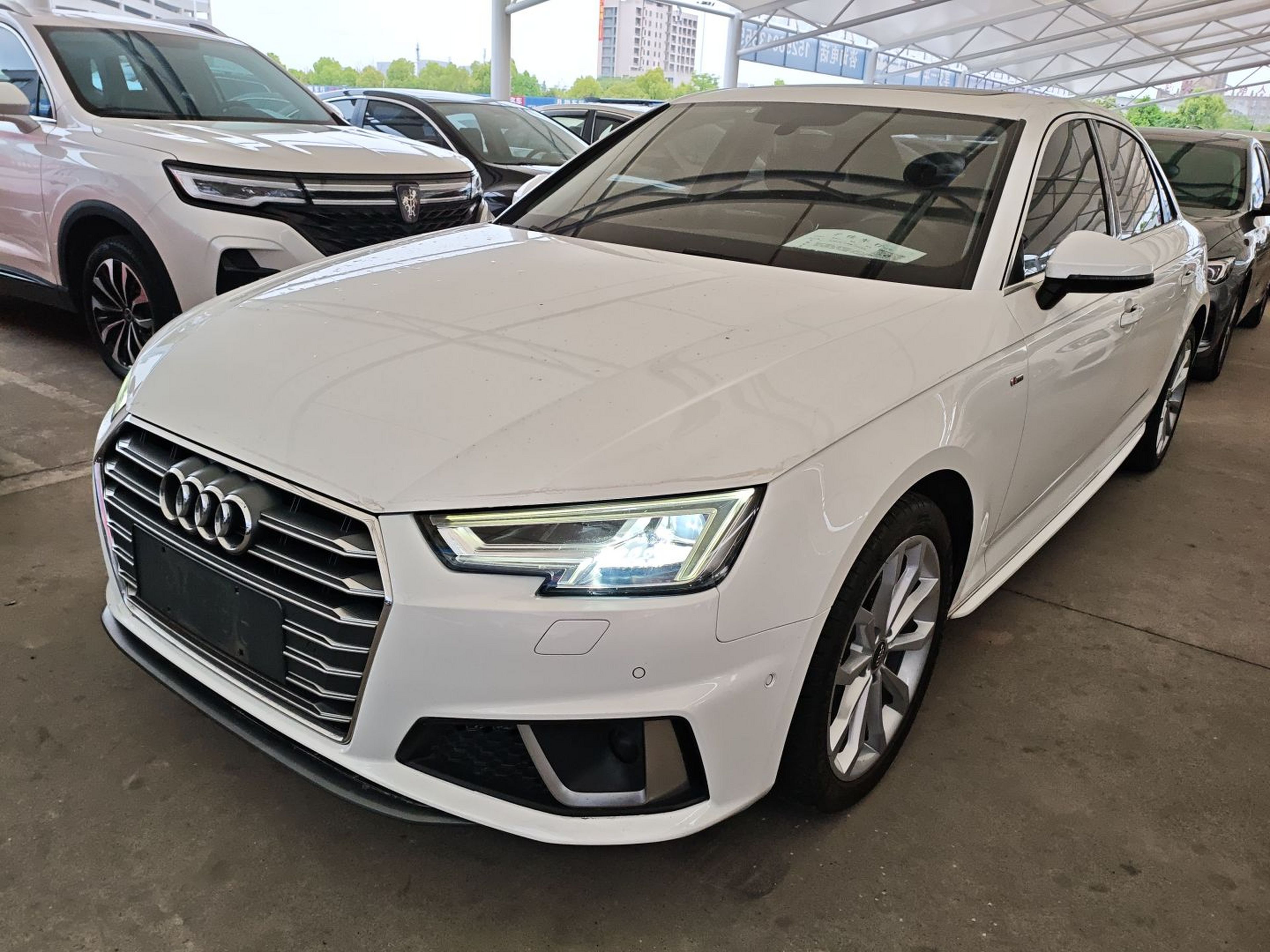 Под передней частью автомобиля