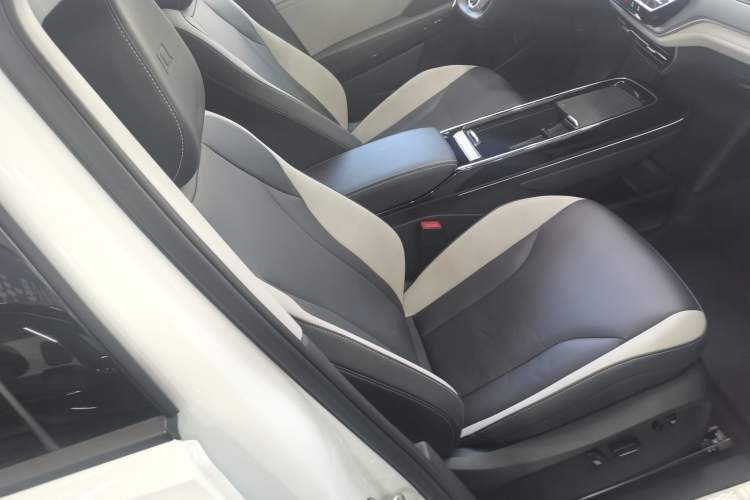 Used Volkswagen ID.6 CROZZ 2021 Long-Range PURE+ Edition Right Front Seat