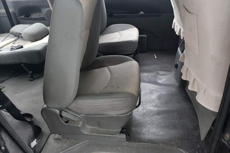 Used FORTHING Lingzhi 2014 M3 1.6L 7-Seater Comfort Model Left Rear Seat