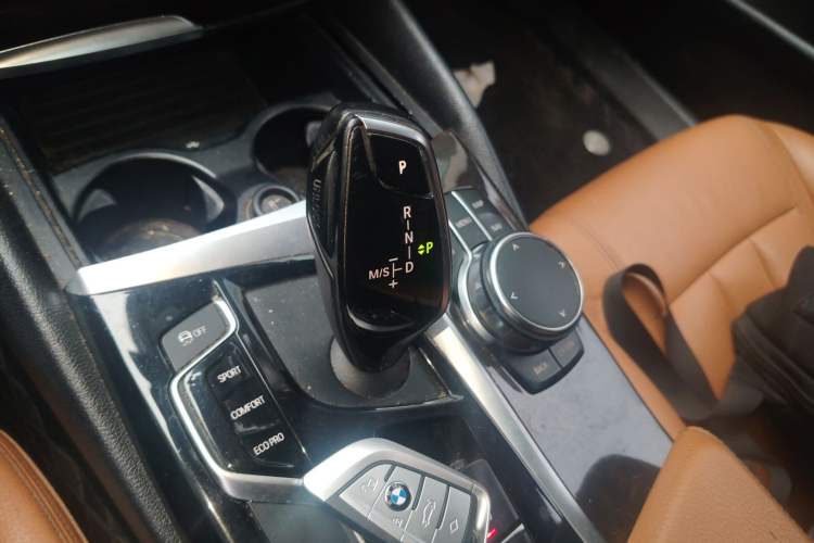 Used BMW 5 Series 2018 528Li Launch Special Edition Gear Lever