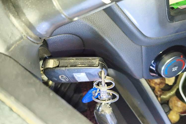 Used Kia K2 2015 Sedan 1.4L Manual Transmission GL Vehicle Key