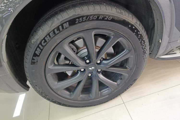 Used Li Auto ONE 2021 Extended-Range 6-Seater Version Right Rear Wheel Hub