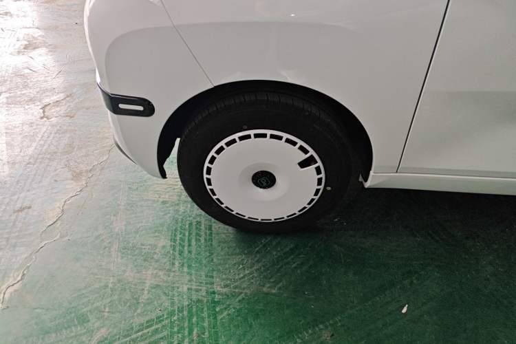 Used Chery QQ Ice Cream 2025 205km Qi Energy Version Left Front Wheel Hub