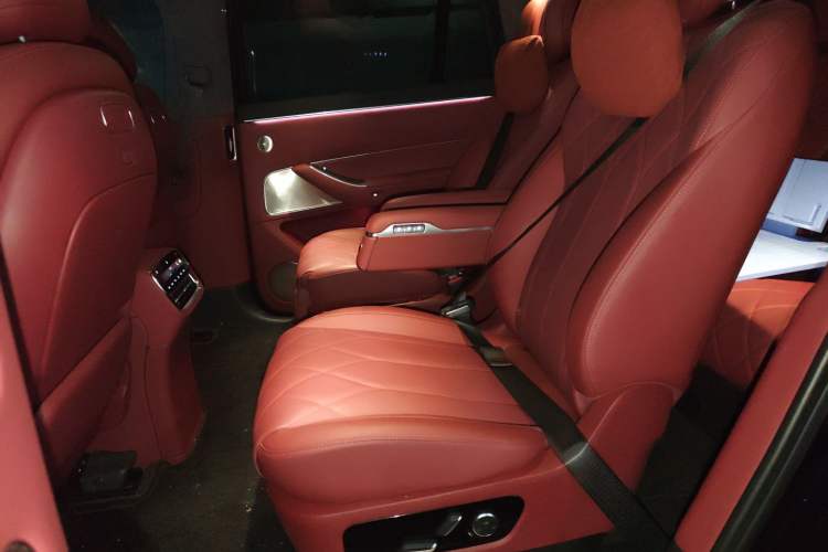 Used Hima AITO M8 2025 Extended-Range Max+ Version 53.4 kWh 6-Seater Edition
