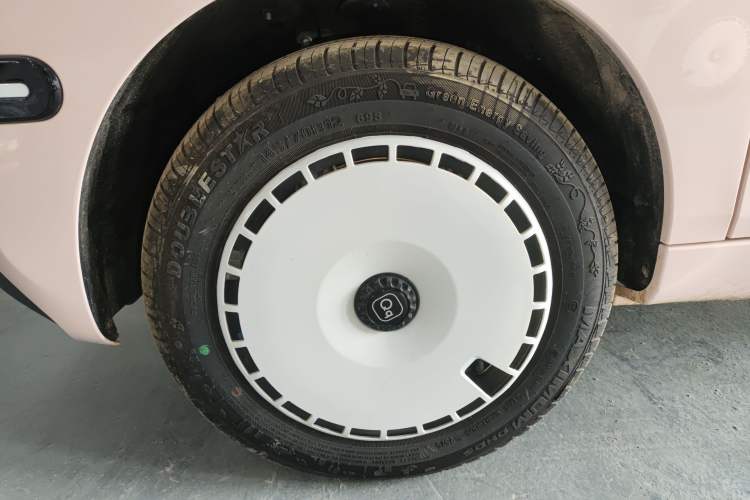 Used Chery QQ Ice Cream 2025 205km Qi Energy Version Left Front Wheel Hub