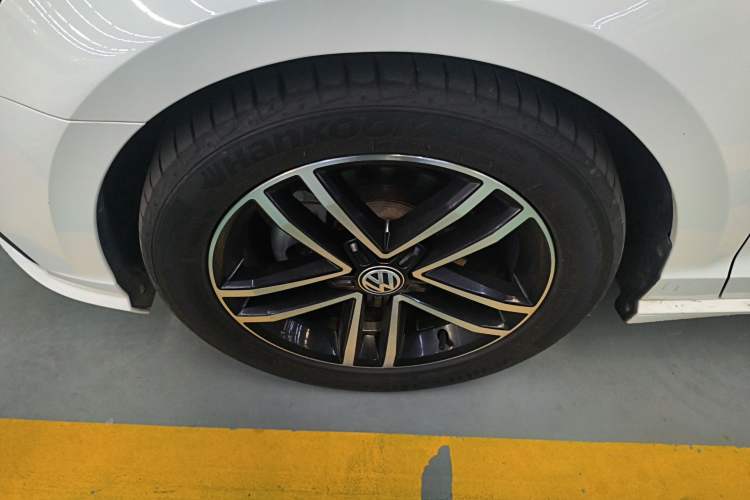 Used Volkswagen Lamando 2021 Facelift 280TSI DSG Comfort Edition (Manual Air Conditioning) Left Front Wheel Hub