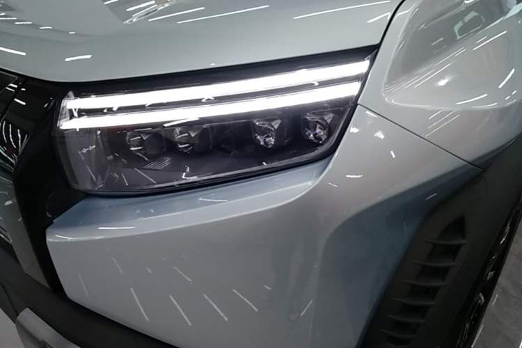 Used Formula Leopard Titanium 3 2025 501KM All-Wheel Drive Intelligent Driving Ultra Version
