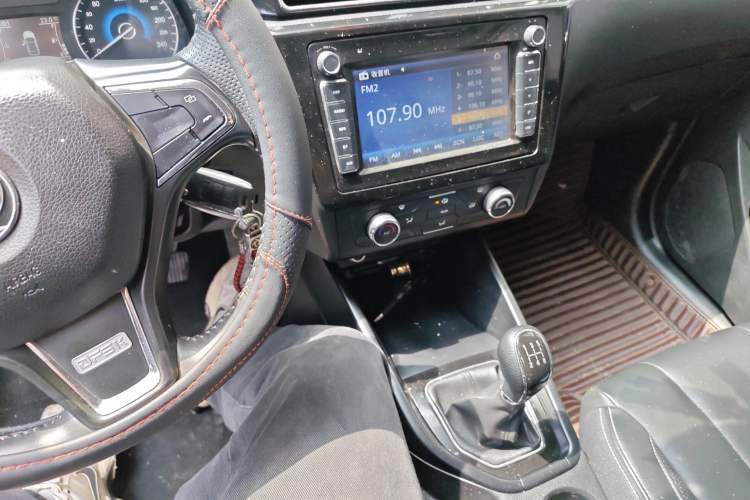 Used Dongfeng Fengon 580 2017 1.8L Manual Comfort Model Audio And AC Panel