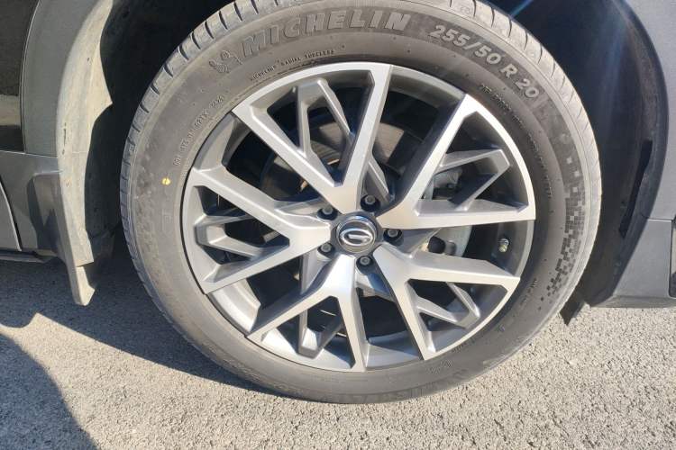 Used GAC Trumpchi GS8 2024 Linghang Series 2.0 TGDI Two-Wheel Drive Luxury Smart Connectivity Version Right Front Wheel Hub