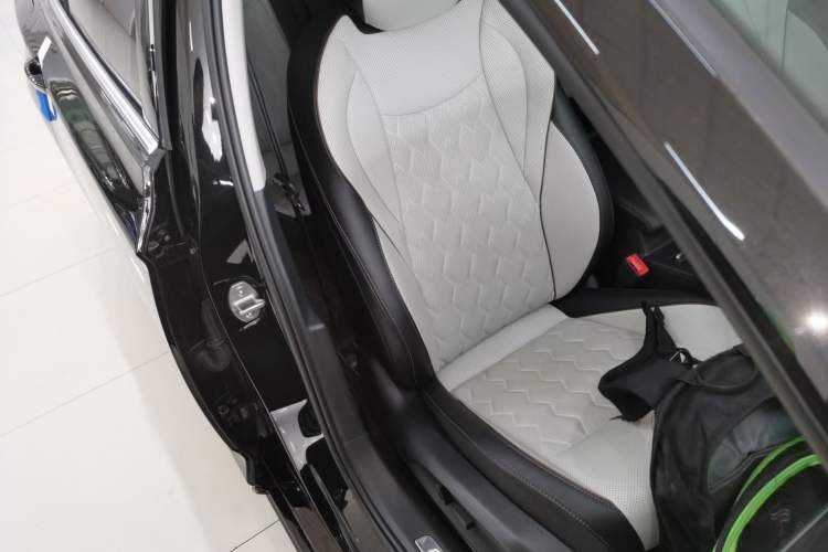 Used Volkswagen Magotan 2026 30 Million Vehicles Selected Model 380TSI DSG Luxury Edition