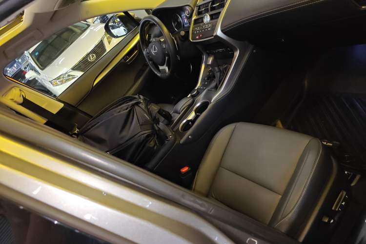 Used Lexus NX 2015 200T All-Wheel-Drive Fēngshàng Edition Right Front Seat