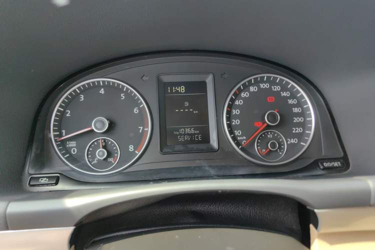 Used Volkswagen Touran 2011 1.4T Manual ZhiShang Edition 5-seater
