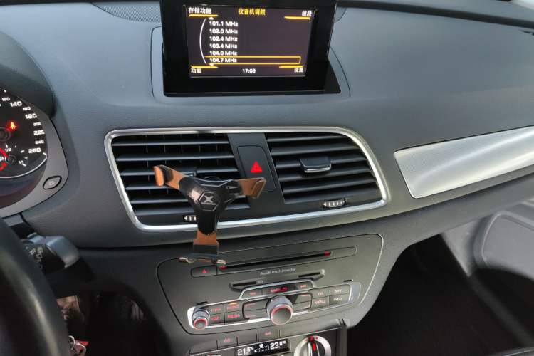 Used Audi Q3 2015 30 TFSI Comfort Model
