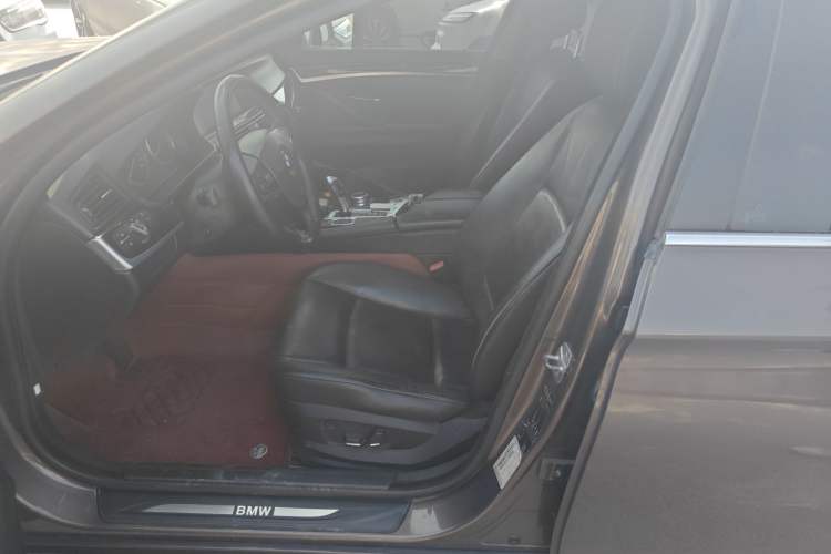 Used BMW 5 Series 2013 525Li Luxury Model
