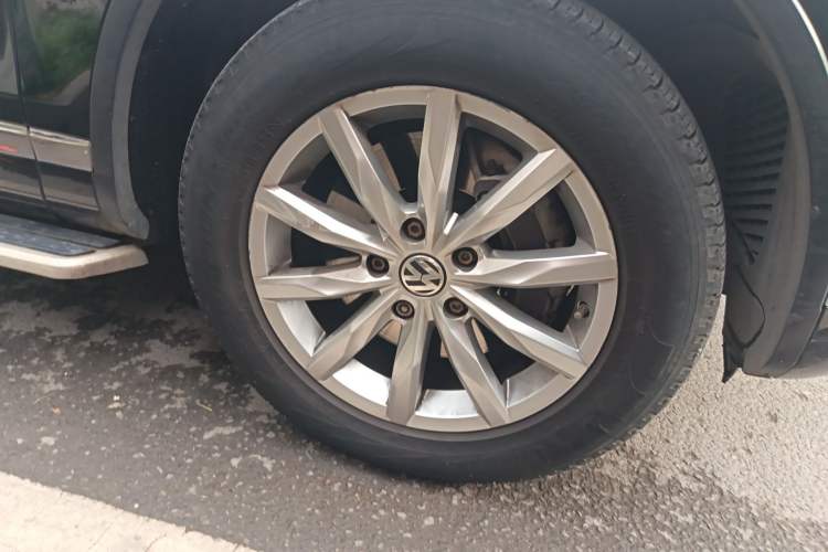 Used Volkswagen Touareg 2016 3.0 TSI Standard Version Right Front Wheel Hub