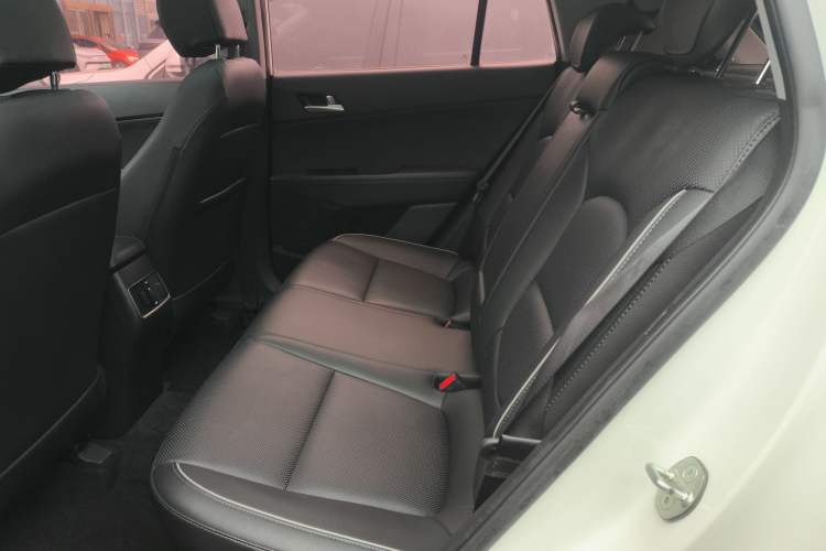 Used Hyundai ix25 2015 1.6L Automatic Two-Wheel-Drive Deluxe DLX Model