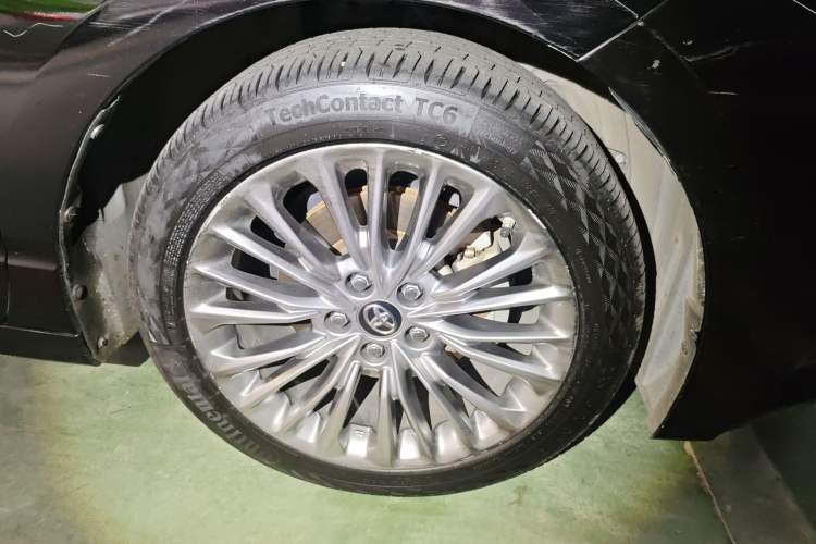 Used Toyota Avalon 2019 Dual-Engine 2.5L XLE Prestige Version China VI Standard Right Front Wheel Hub