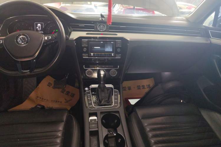 Used Volkswagen Magotan 2018 330TSI DSG Advanced Model Audio And AC Panel