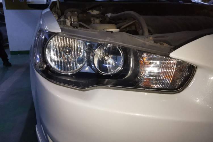 Used Mitsubishi Lancer EX 2012 Chasing Edition 1.8L CVT Luxury Model Right Front Headlight