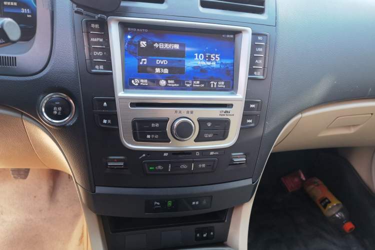 Used BYD G6 2011 1.5T Manual Luxury Edition Audio And AC Panel