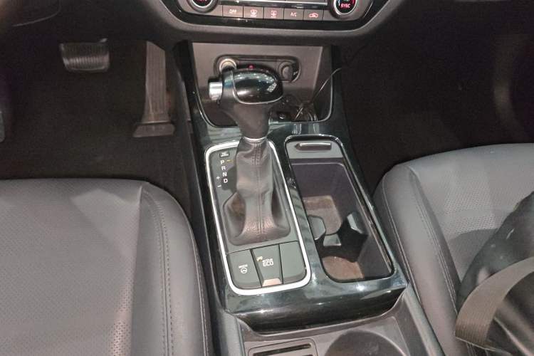 Used Kia K4 2017 1.6T Automatic T-DLX Turbo Gear Lever