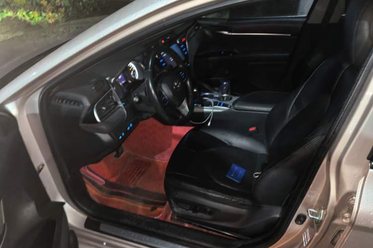 Used Toyota Camry 2019 Dual-Engine 2.5 HG Luxury Edition China VI Standard