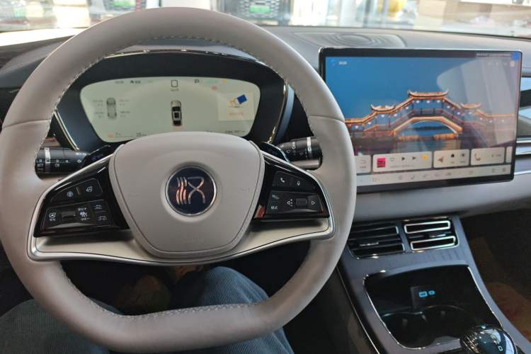 Used BYD Han 2025 EV with 701 km of Laser Radar-Enabled Intelligent Driving

