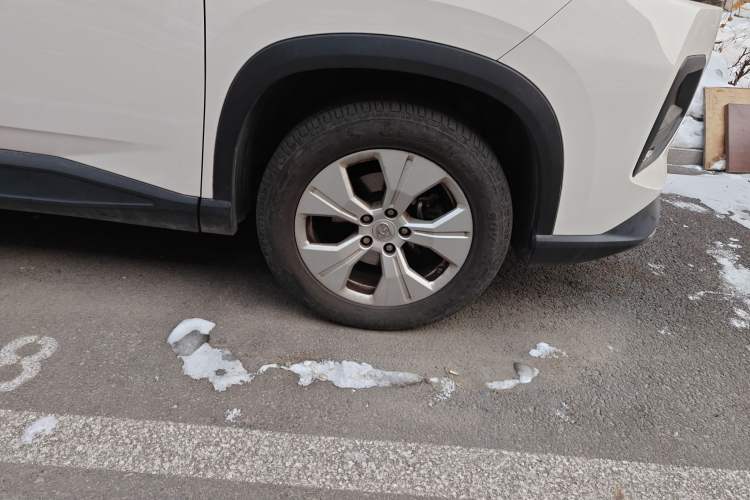 Used Baojun 530 2020 1.5T Manual Comfort Version 5 Seats Right Front Wheel Hub