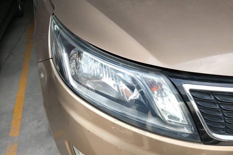Used Kia K2 2012 Sedan 1.6L Automatic Transmission Premium Commemorative Edition Right Front Headlight