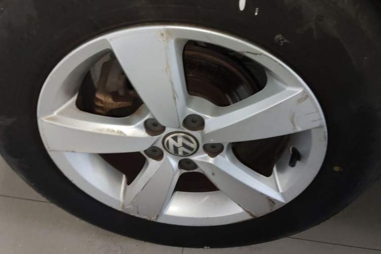 Used Volkswagen Lavida 2013 Revised Classic 1.6L Automatic Fashion Edition Right Rear Wheel Hub