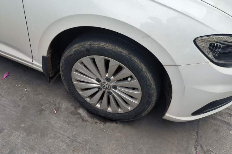 Used Volkswagen Lavida 2019 280TSI DSG Comfort Edition China VI standard Right Front Wheel Hub