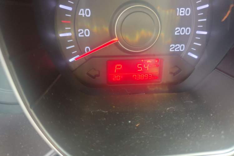 Used Kia K2 2015 Sedan 1.4L Automatic GLS Odometer Close Up