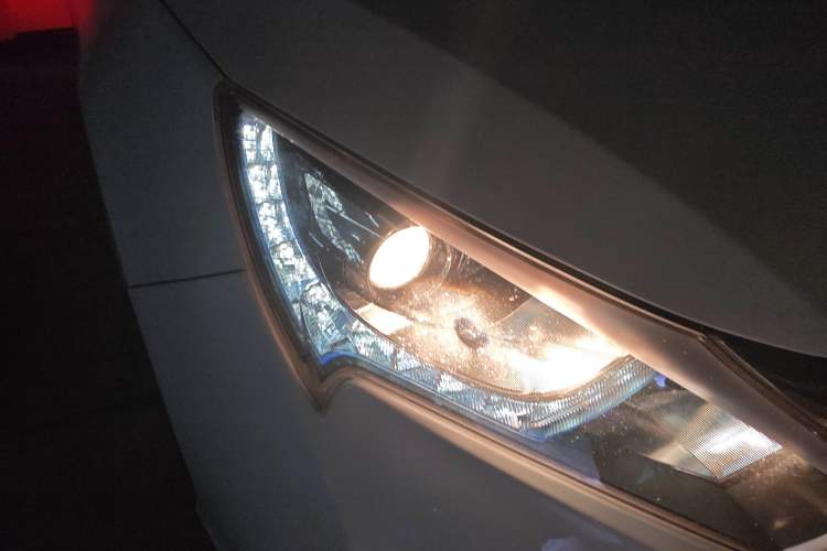 Used BYD Qin New Energy 2017 1.5T Luxury Model Right Front Headlight