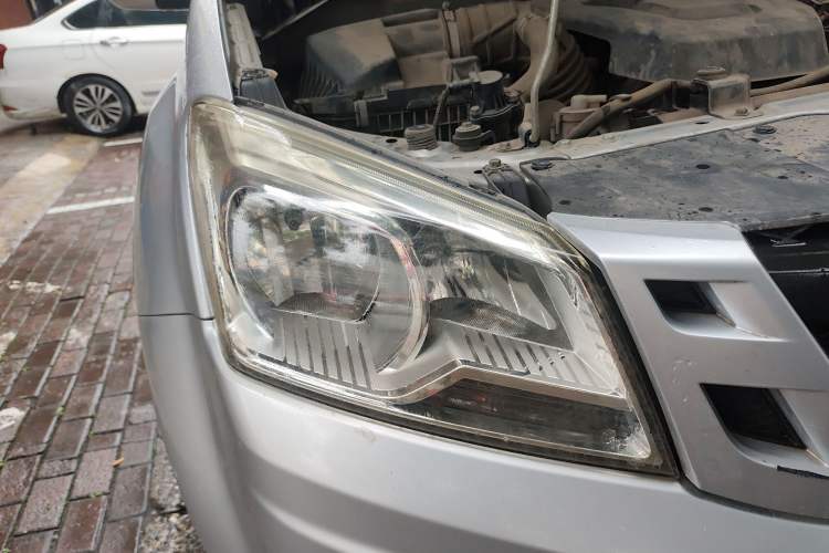 Used Isuzu JLM 2017 2.0T Two-Wheel Drive Advanced Version 4K21D4T Right Front Headlight