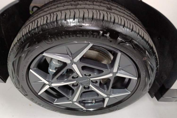 Used Lynk & Co Z20 2025 530 km Range Rear-Wheel Drive Max Right Rear Wheel Hub