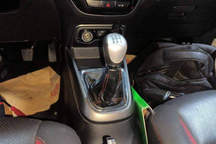 Used CHANGAN CS15 2016 1.5L Manual Fashion Edition Gear Lever