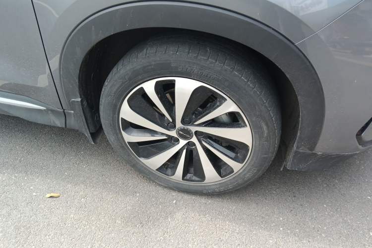 Used BYD Song PLUS New Energy 2023 Champion Edition DM-i 110KM Flagship PLUS Right Front Wheel Hub