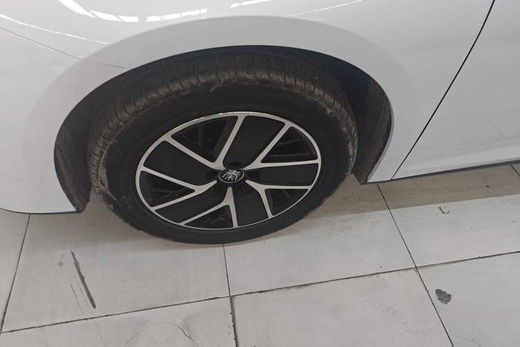 Used BYD Qin L 2024 DM-i 120KM Leading Model Left Front Wheel Hub