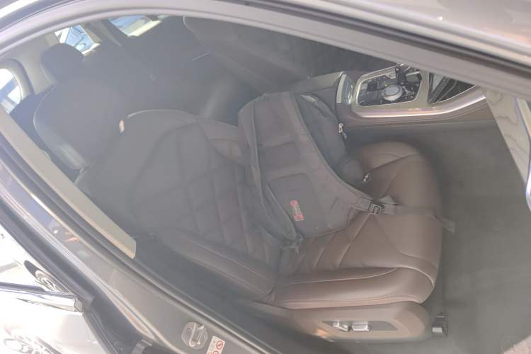 Used BMW X5 2022 xDrive 30Li Luxury M Sport Package
