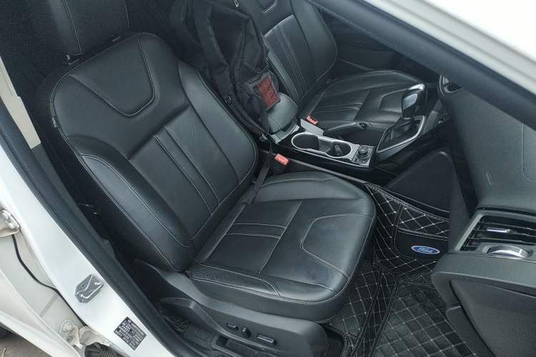 Used Ford Kuga 2015 2.0L GTDi Four-Wheel-Drive Sport Model
