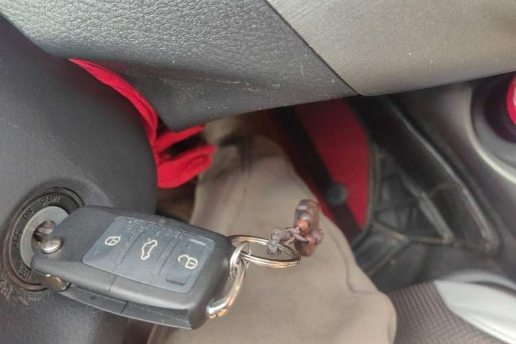 Used Toyota RAV4 2012 Luxurious 2.4L Automatic 4x4 with Stylish Features