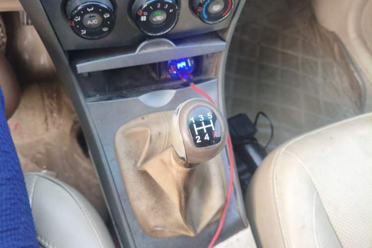 Used BYD L3 2012 1.5L Manual Comfort Edition Gear Lever