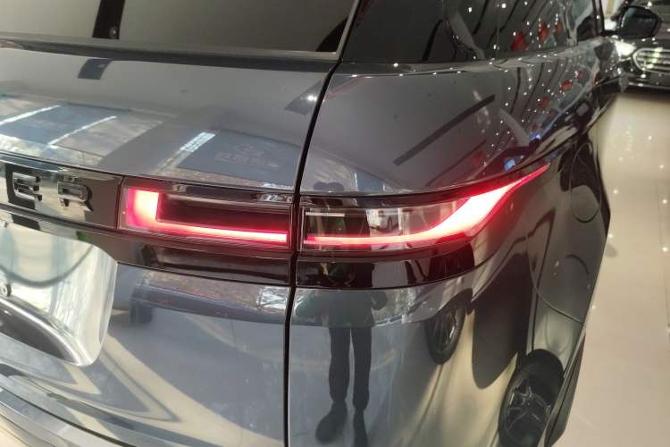 Used Land Rover Range Rover Evoque 2024 Aurora L 249 PS Prestige Light-Chasing Edition
