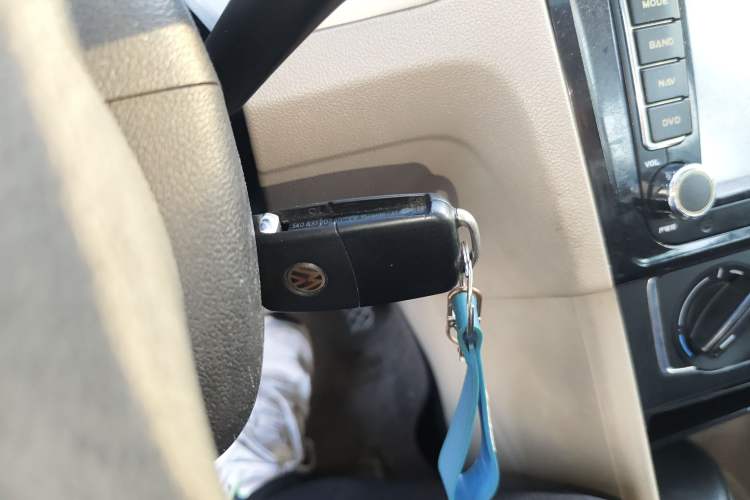 Used Volkswagen Jetta 2015 1.6L Manual Comfort Model Interior 1