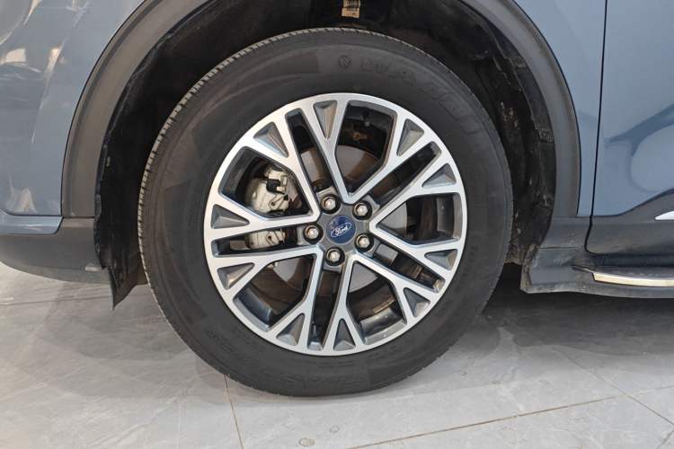 Used Ford Escape 2020 EcoBoost 245 Two-Wheel-Drive Titanium Edition Left Front Wheel Hub