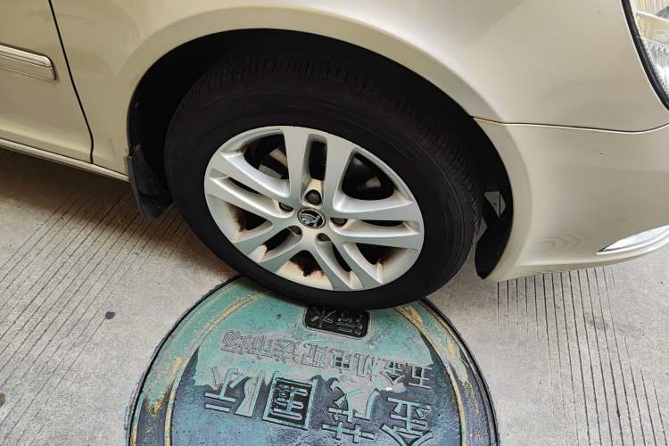 Used Skoda Octavia 2014 1.6L Automatic Yijun Edition Right Front Wheel Hub