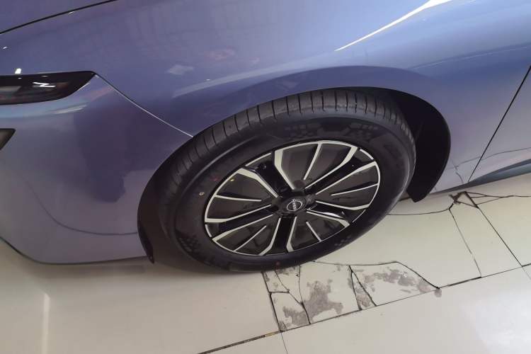 Used Nissan N6 2026 Model 180 Max Left Front Wheel Hub