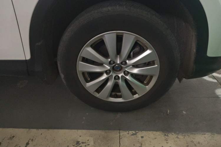 Used Honda CR-V 2016 2.0L two-wheel drive Urban Edition Right Front Wheel Hub