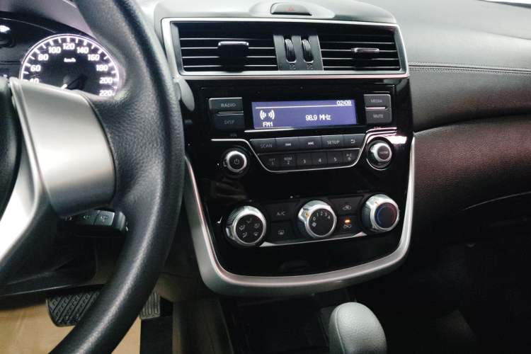 Used Nissan Tiida 2016 1.6L CVT Cool Dynamic Edition
