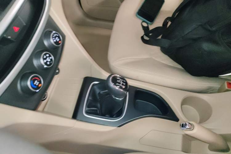 Used Baojun 730 2016 1.5L Manual Value Edition 7 Seats China V Emission Standard Gear Lever